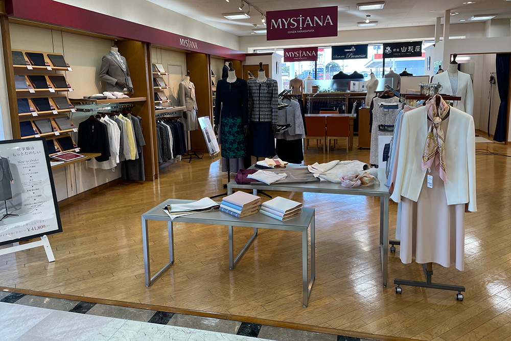 レディース・女性用オーダースーツ MYSTANA（ミスターナ） 上尾店 内観