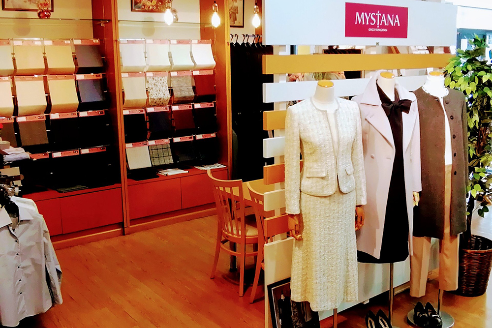 レディース・女性用オーダースーツ MYSTANA（ミスターナ） 関町店 内観