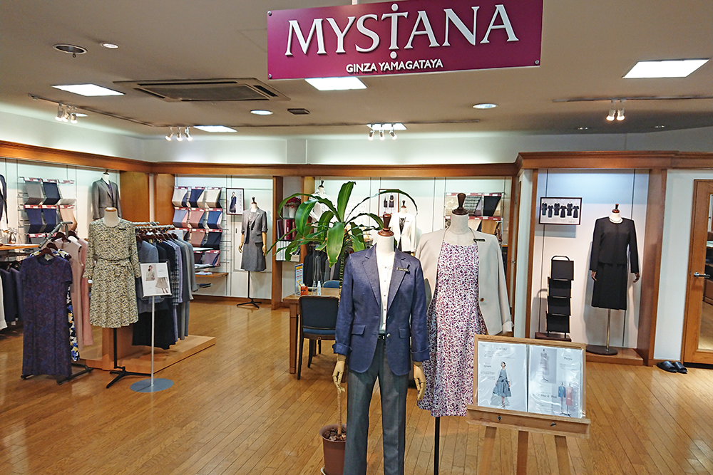 レディース・女性用オーダースーツ MYSTANA（ミスターナ） 十日市場店 内観